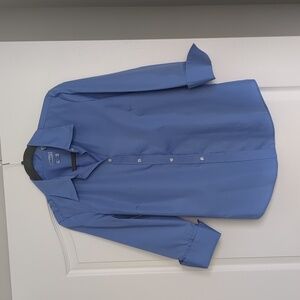 IZOD no iron blue blouse, size medium, perfect for travel or the office